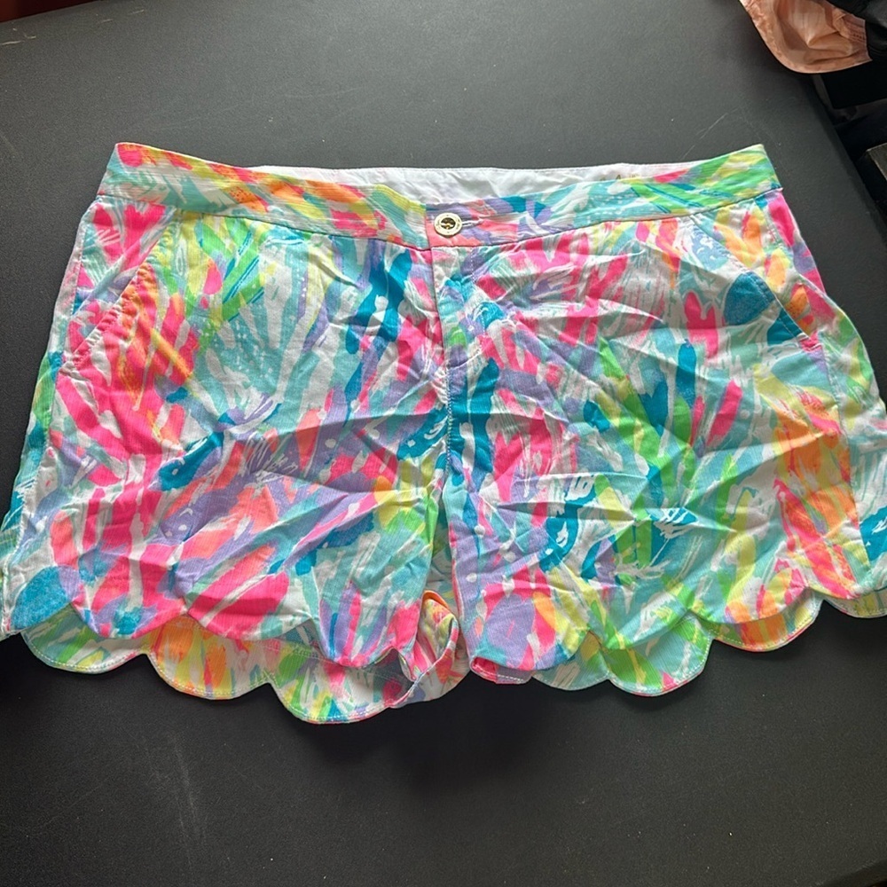 NWOT Lilly Pulitzer buttercup scalloped shorts pattern sparkling sands size 14